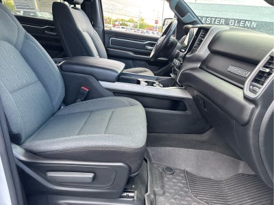 2022 RAM 1500 Big Horn Crew Cab 4x4 5'7" Box