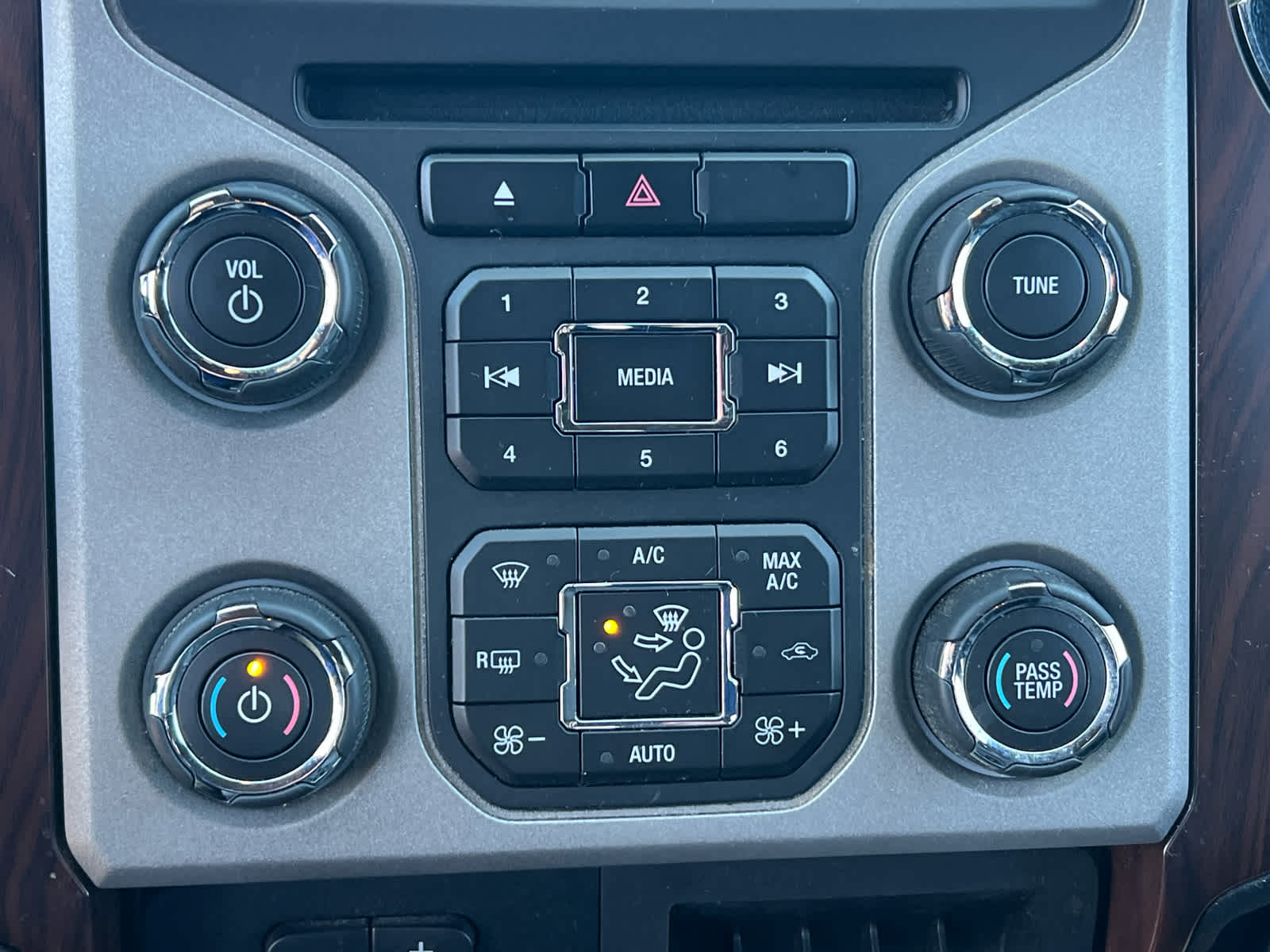 2015 Ford Super Duty F-250 SRW Lariat