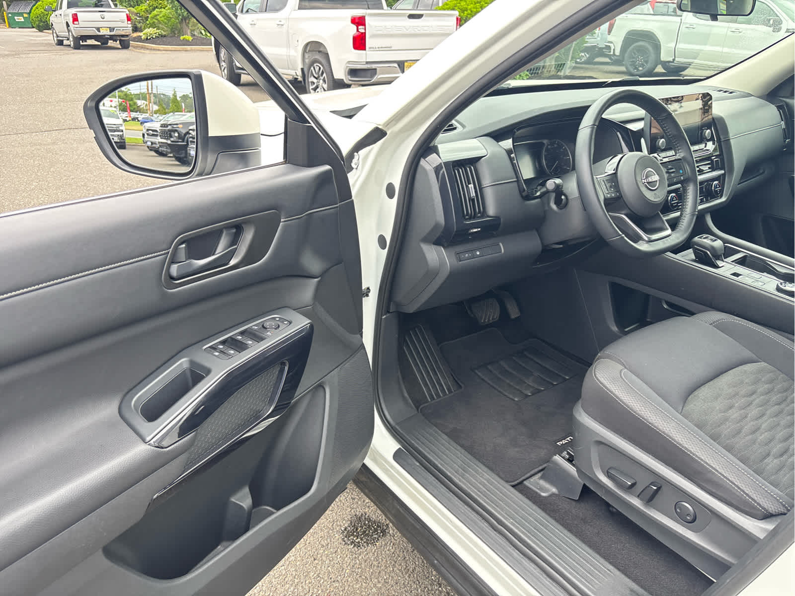 2023 Nissan Pathfinder SV 4WD