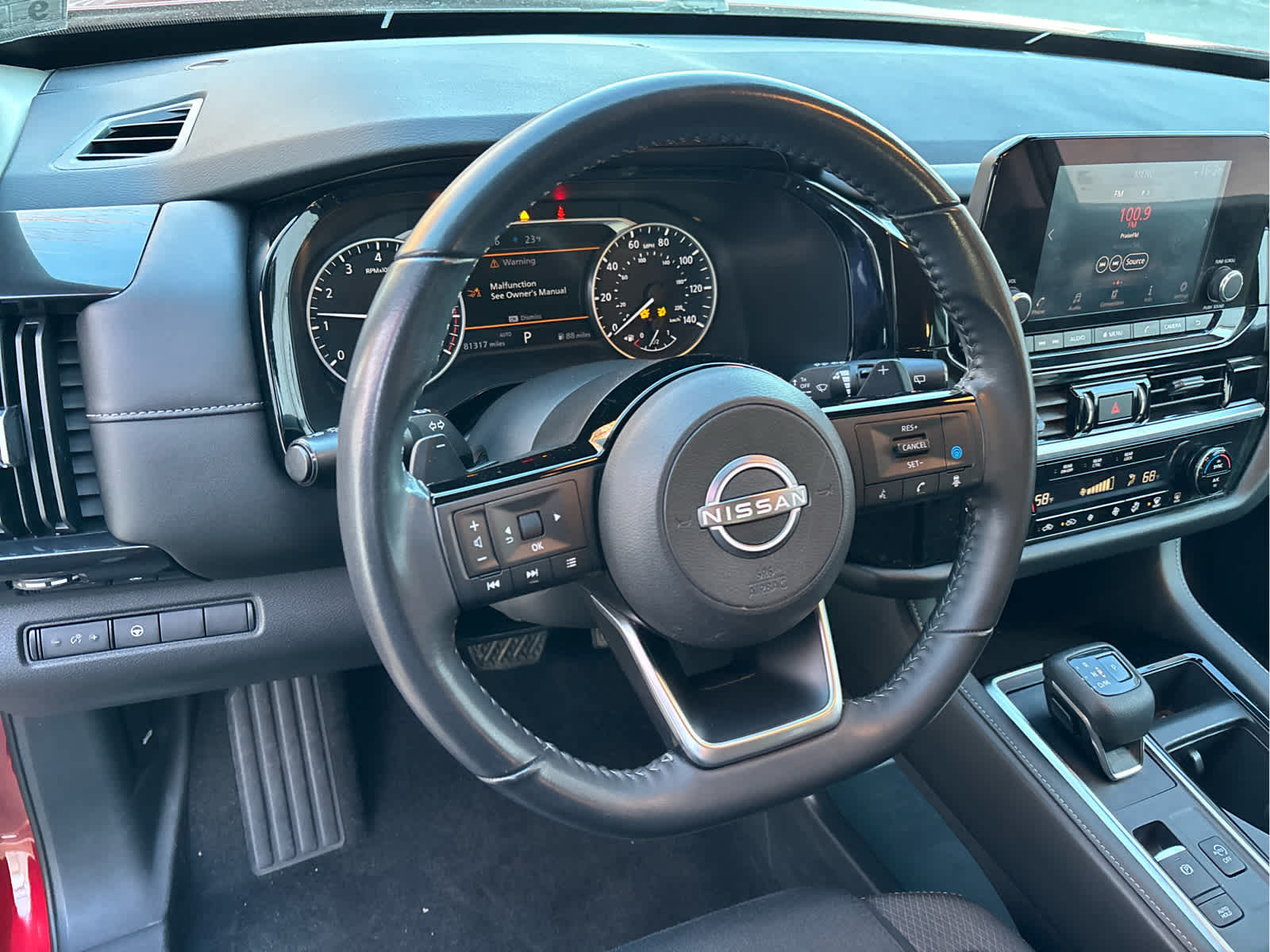 2022 Nissan Pathfinder SV