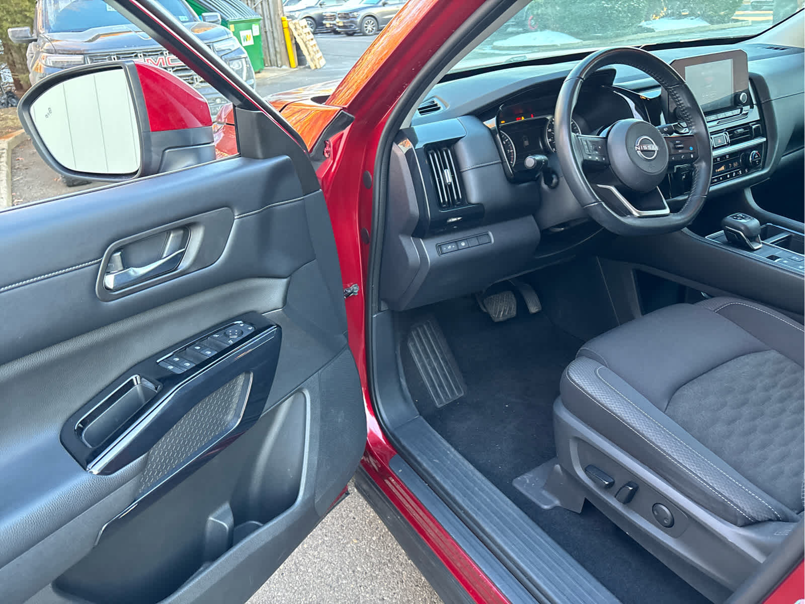 2022 Nissan Pathfinder SV