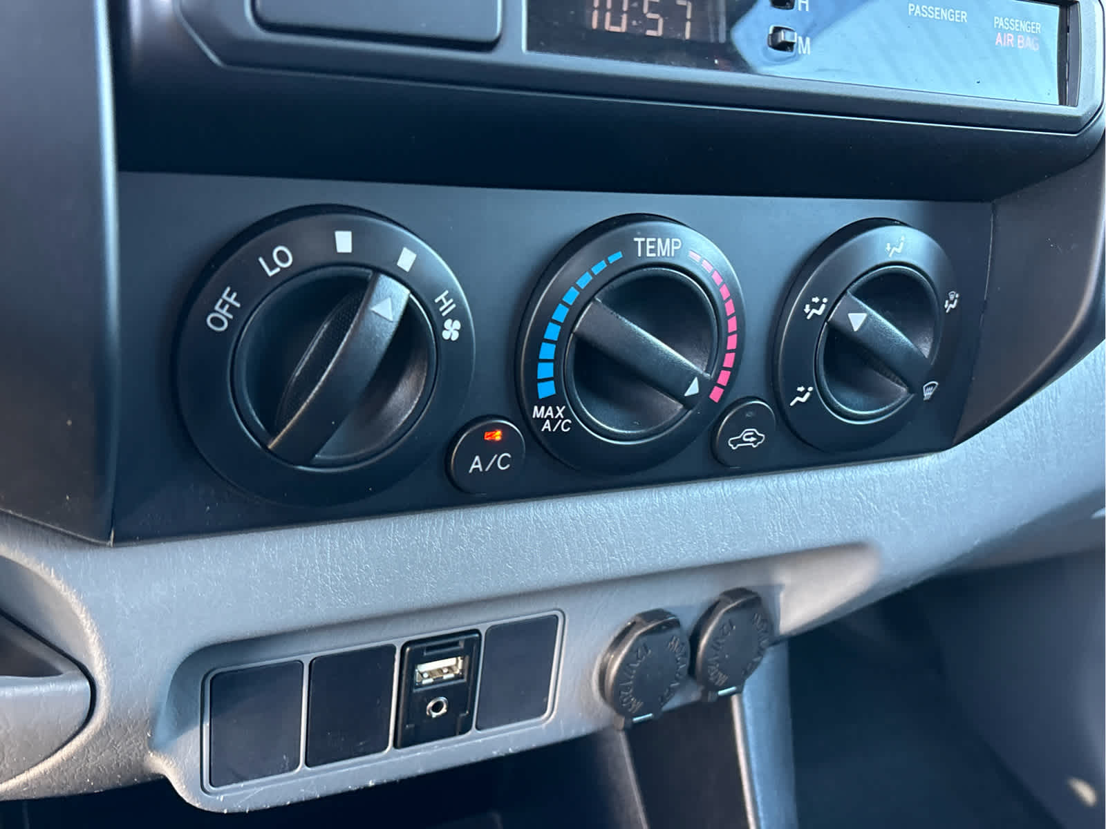 2014 Toyota Tacoma 2WD Access Cab I4 AT (Natl)