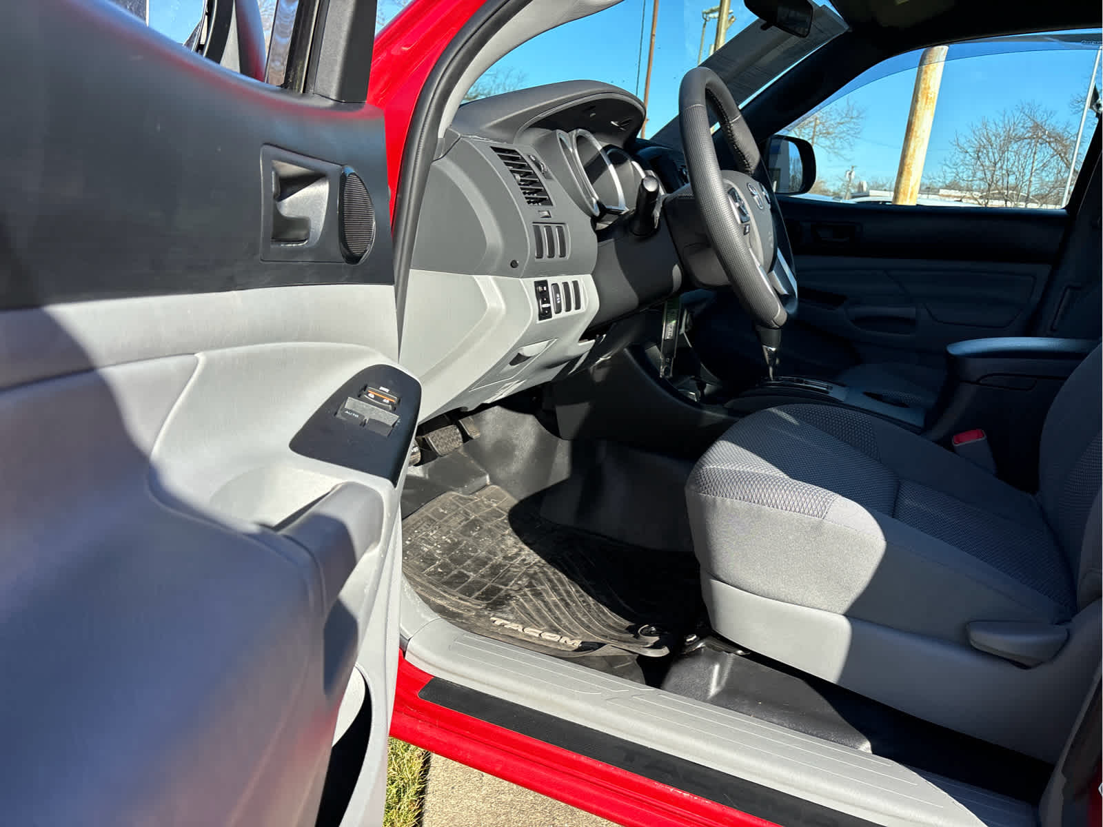 2014 Toyota Tacoma 2WD Access Cab I4 AT (Natl)