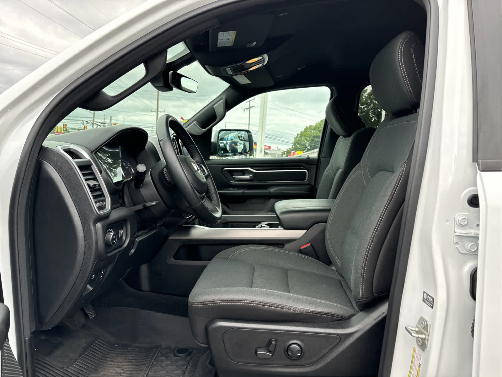 2023 RAM 1500 Big Horn Crew Cab 4x4 5'7" Box