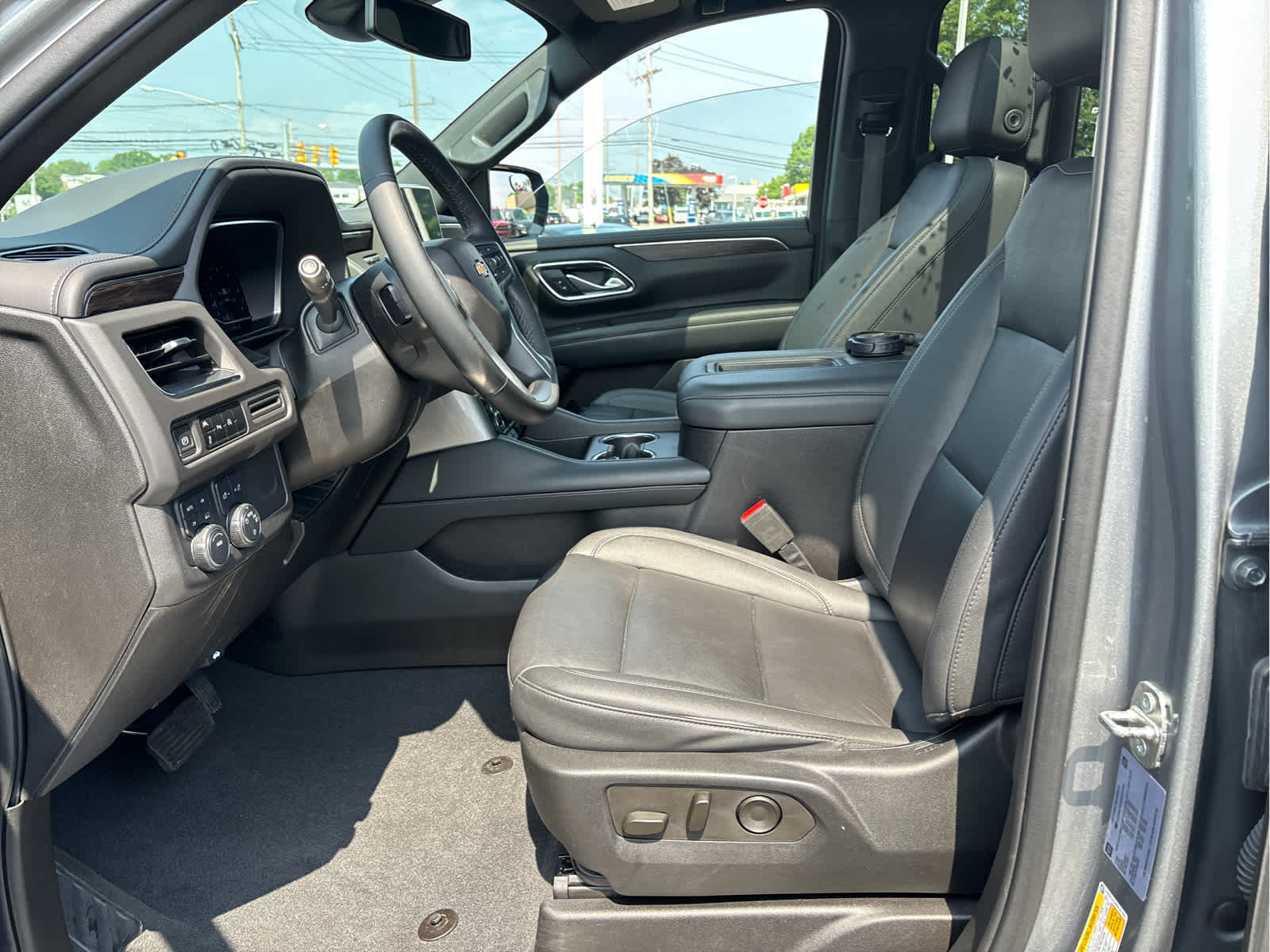 2023 Chevrolet Suburban LT
