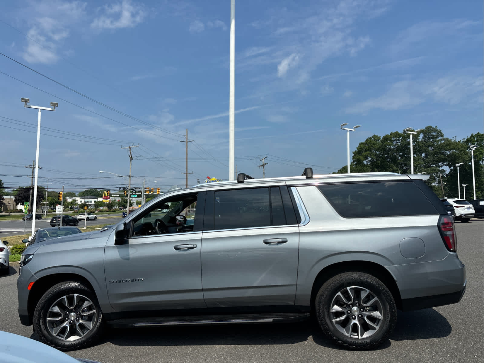 2023 Chevrolet Suburban LT