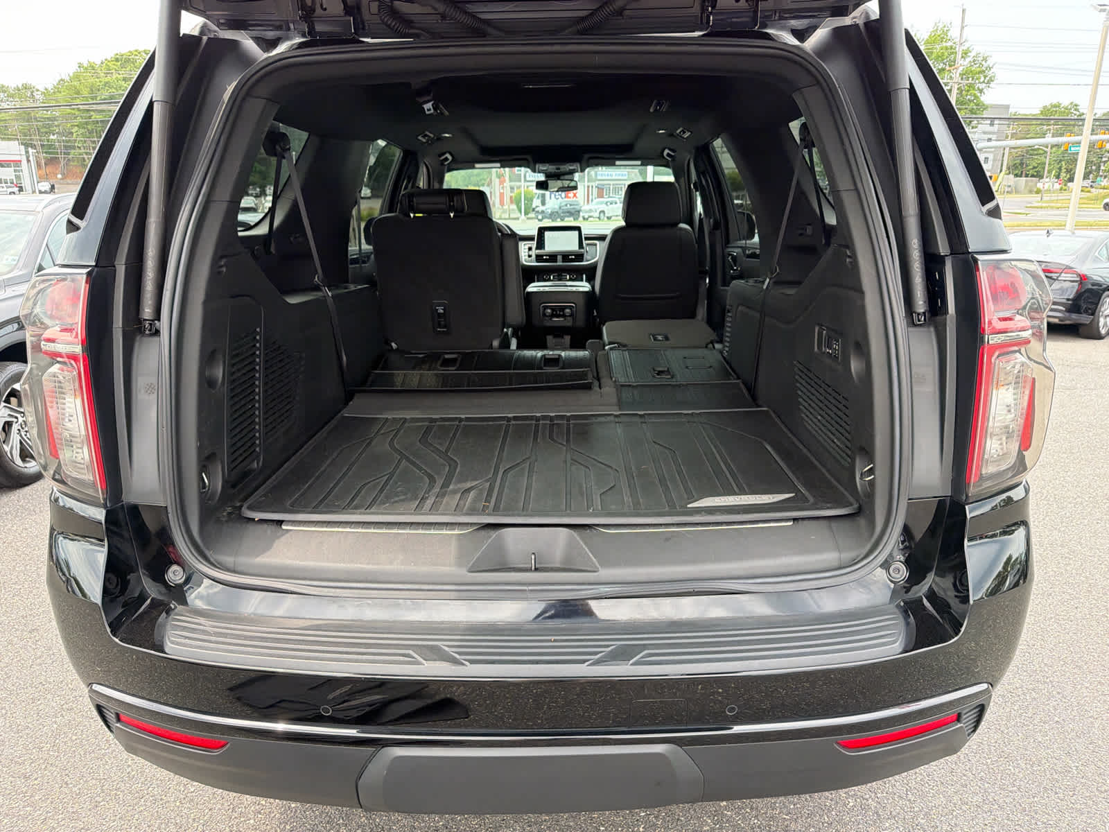 2024 Chevrolet Suburban RST