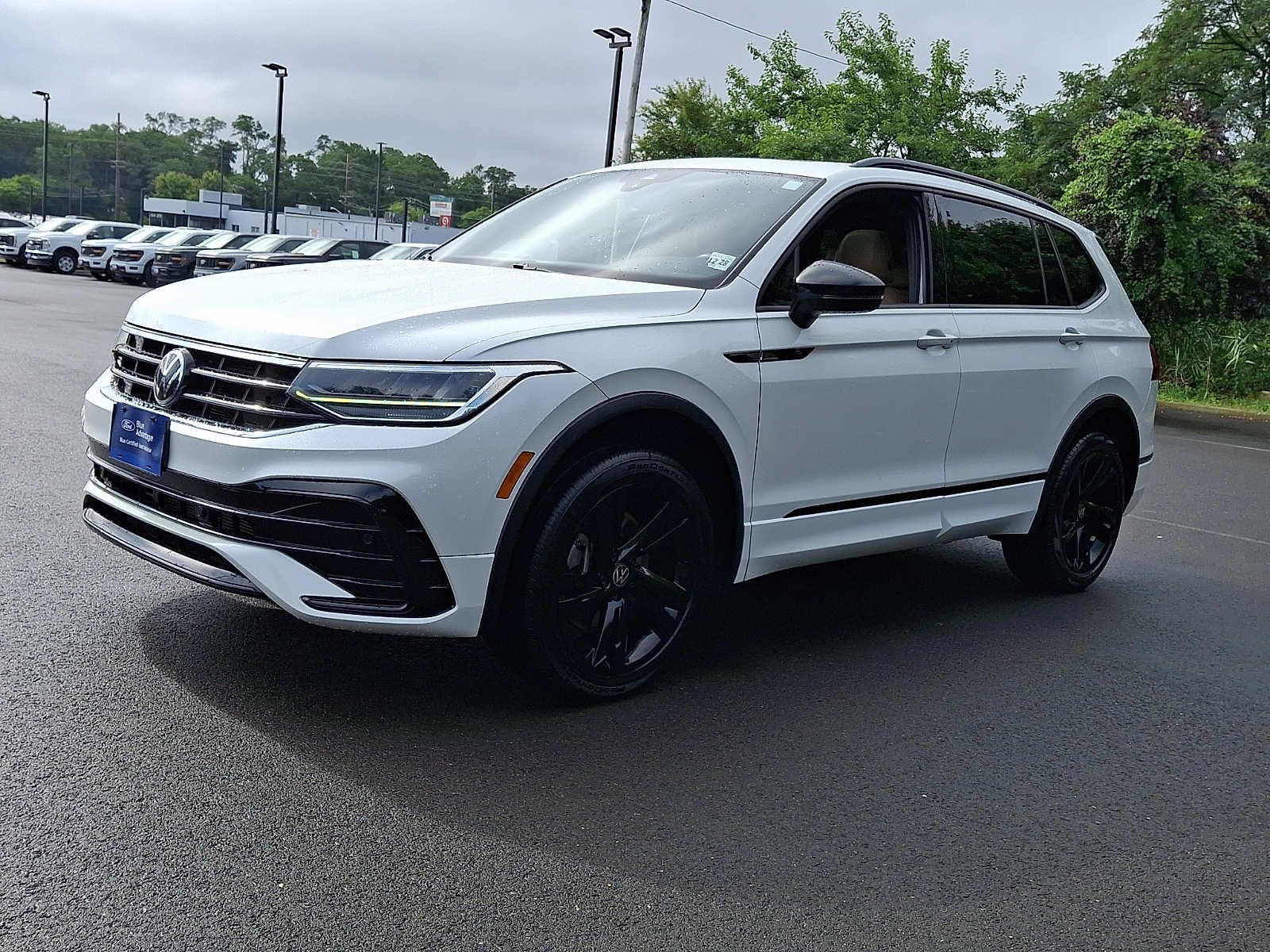 2024 Volkswagen Tiguan 2.0T SE R-Line Black