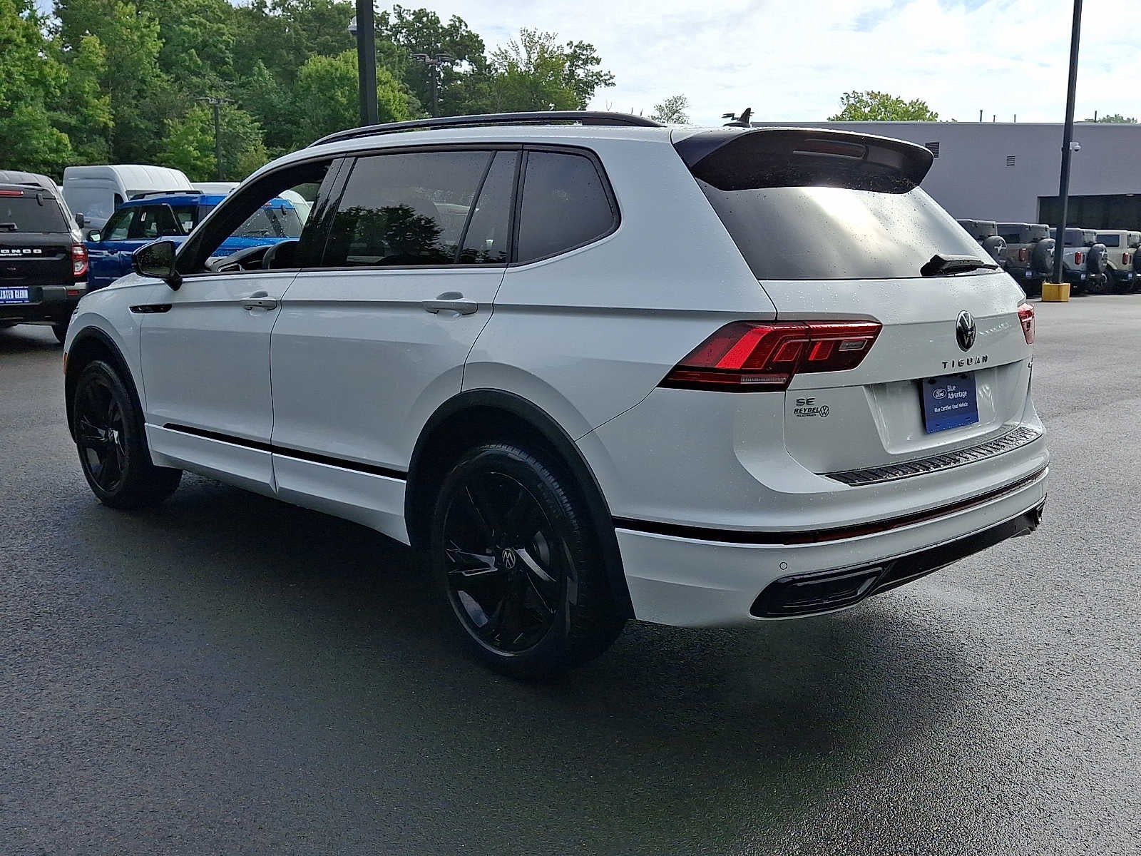 2024 Volkswagen Tiguan 2.0T SE R-Line Black