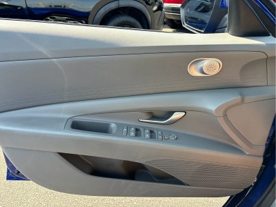2022 Hyundai ELANTRA SE