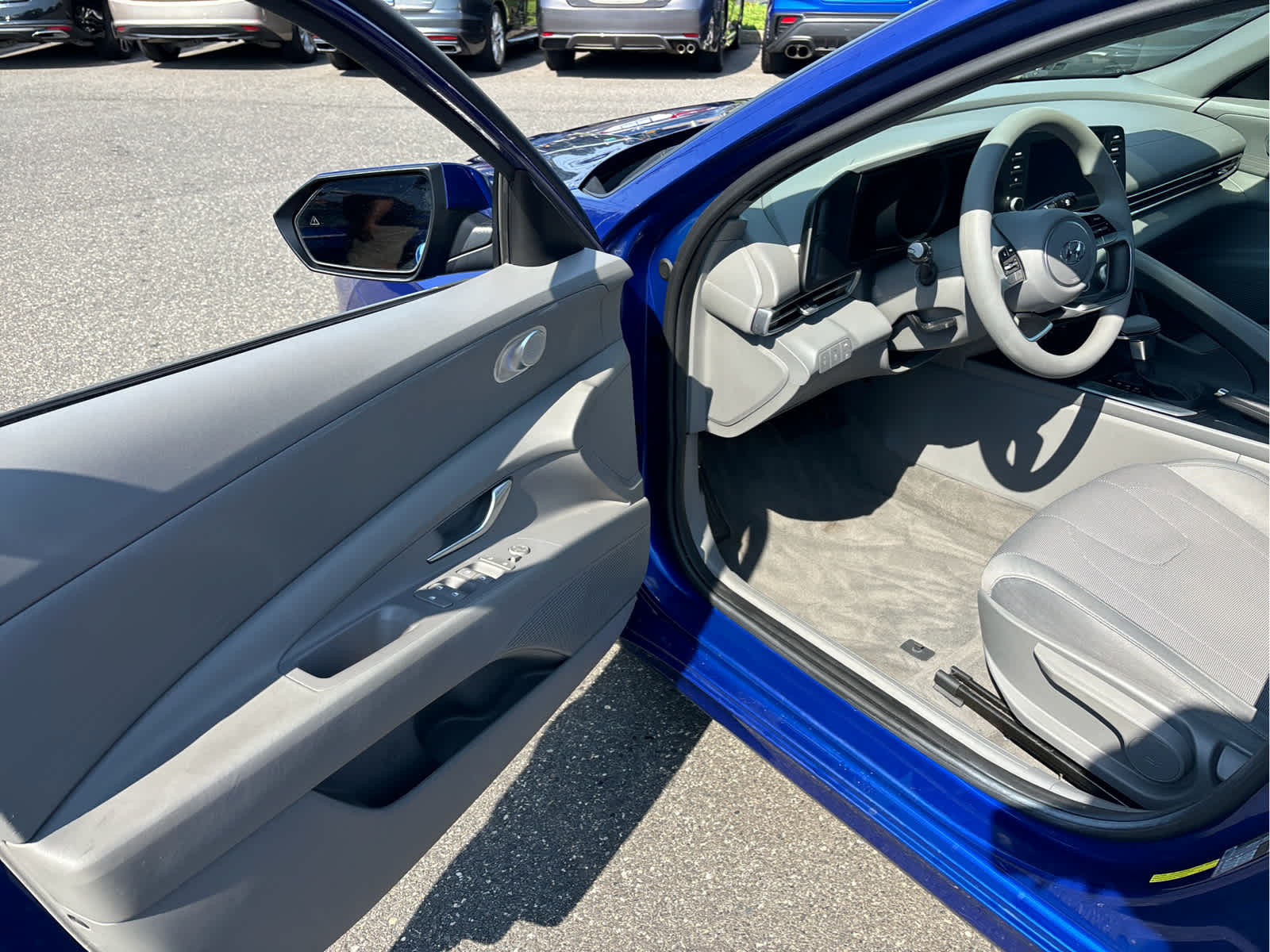 2022 Hyundai ELANTRA SE