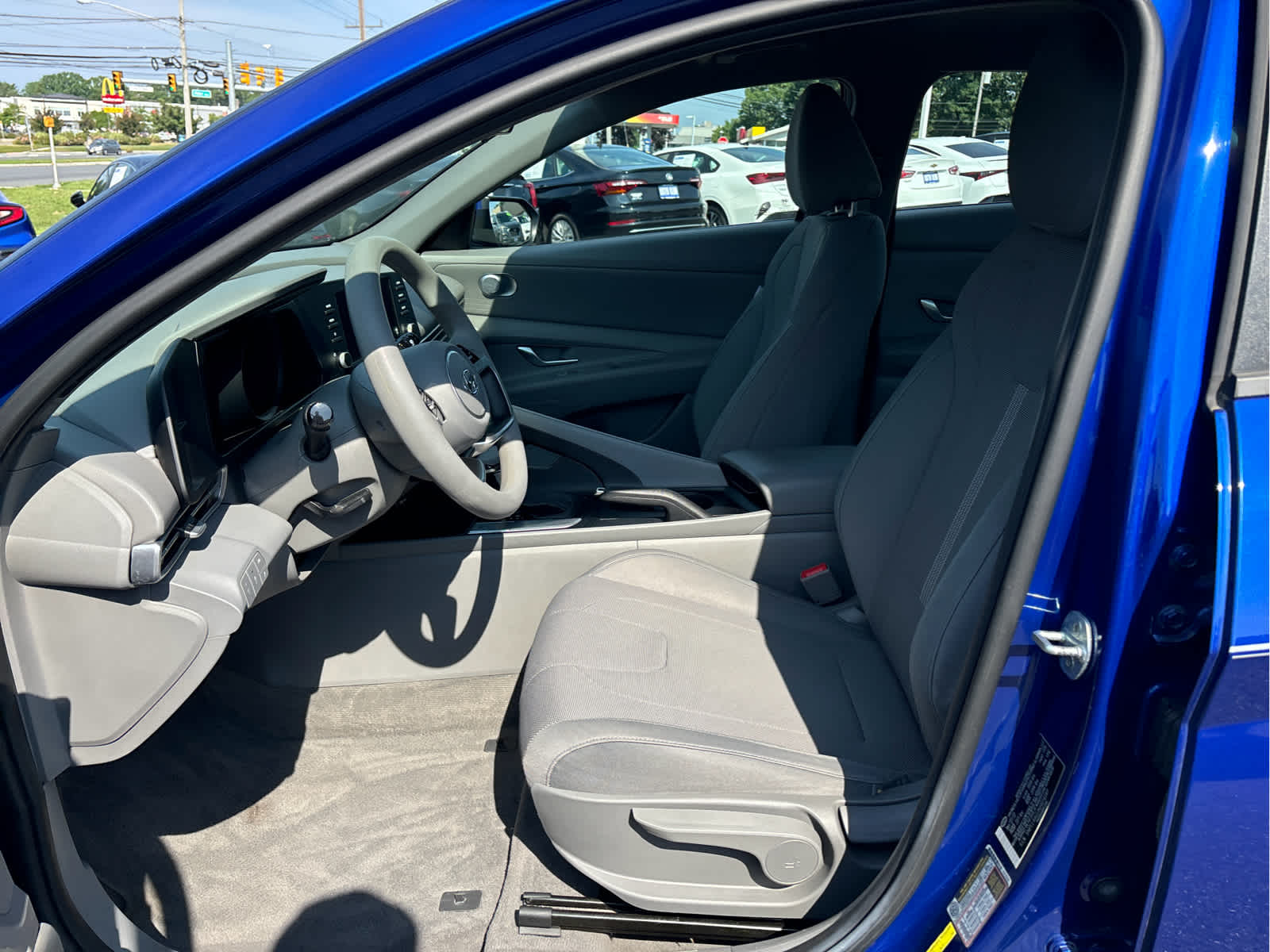 2022 Hyundai ELANTRA SE