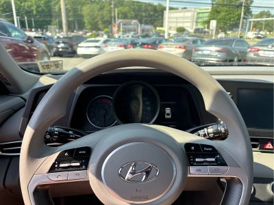 2022 Hyundai ELANTRA SE