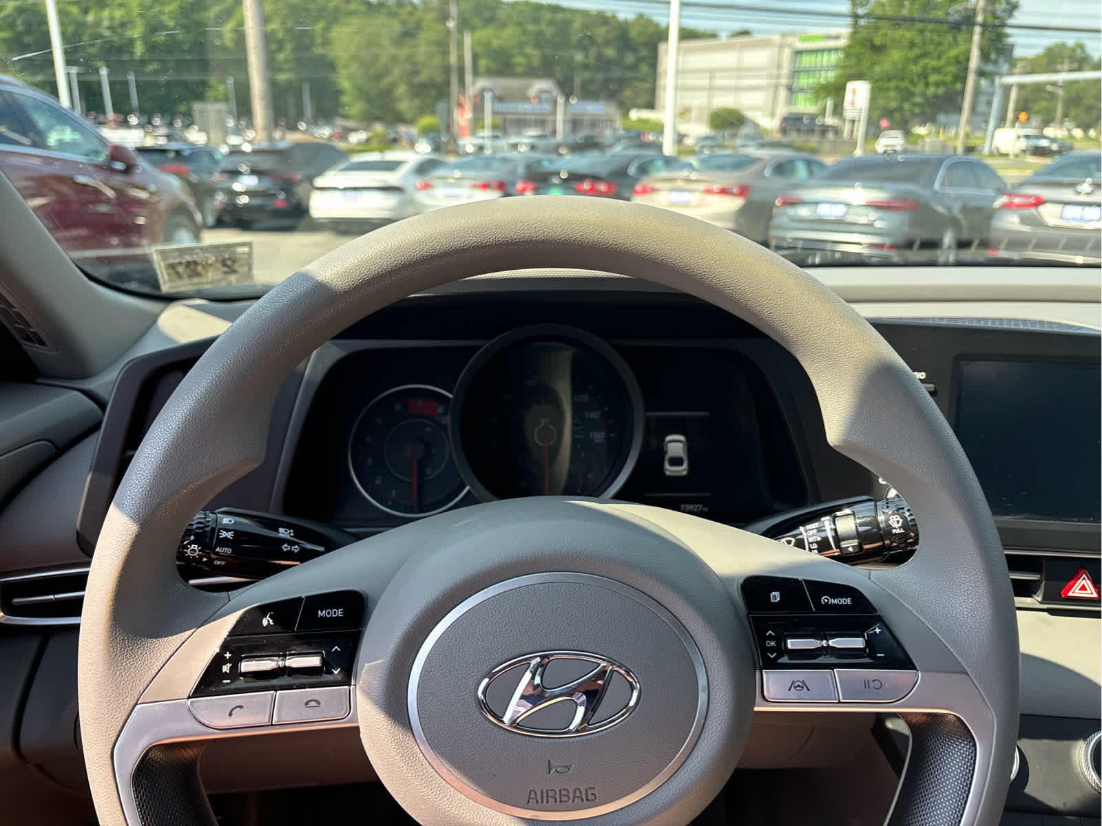 2022 Hyundai ELANTRA SE