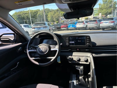2025 Hyundai ELANTRA SE