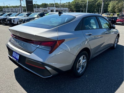 2025 Hyundai ELANTRA SE