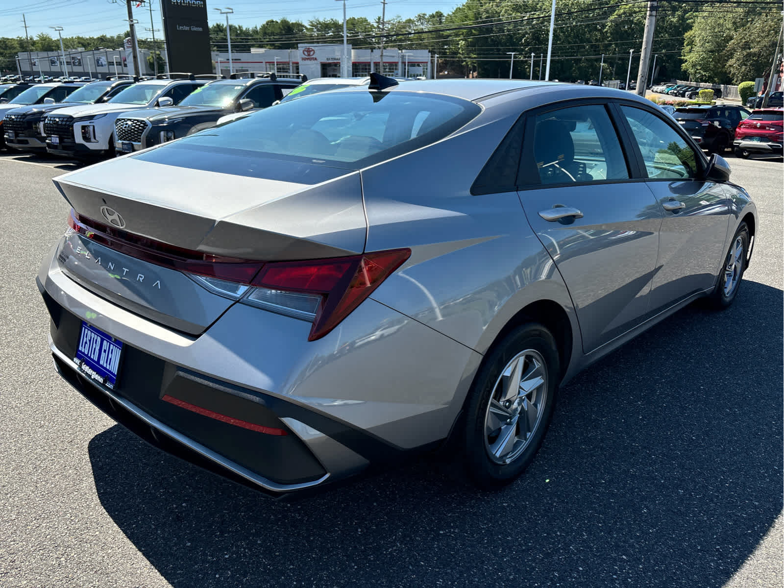 2025 Hyundai ELANTRA SE