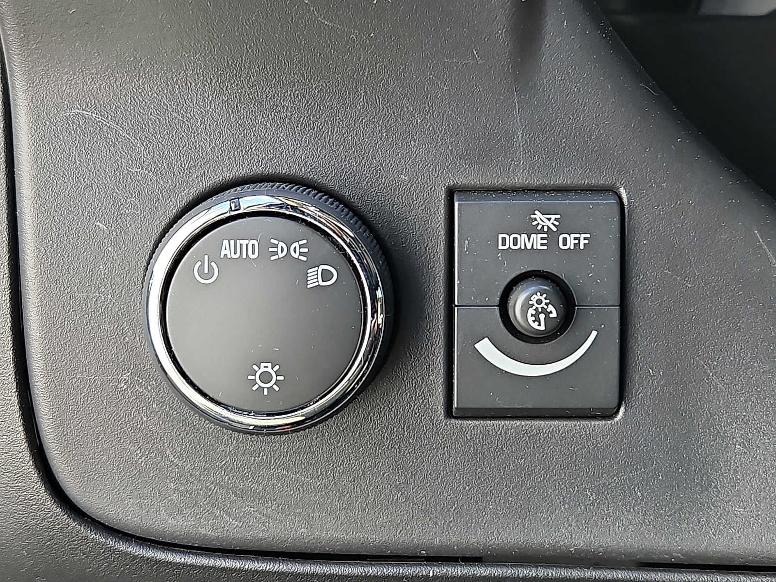 2025 Chevrolet Express Passenger 1LT