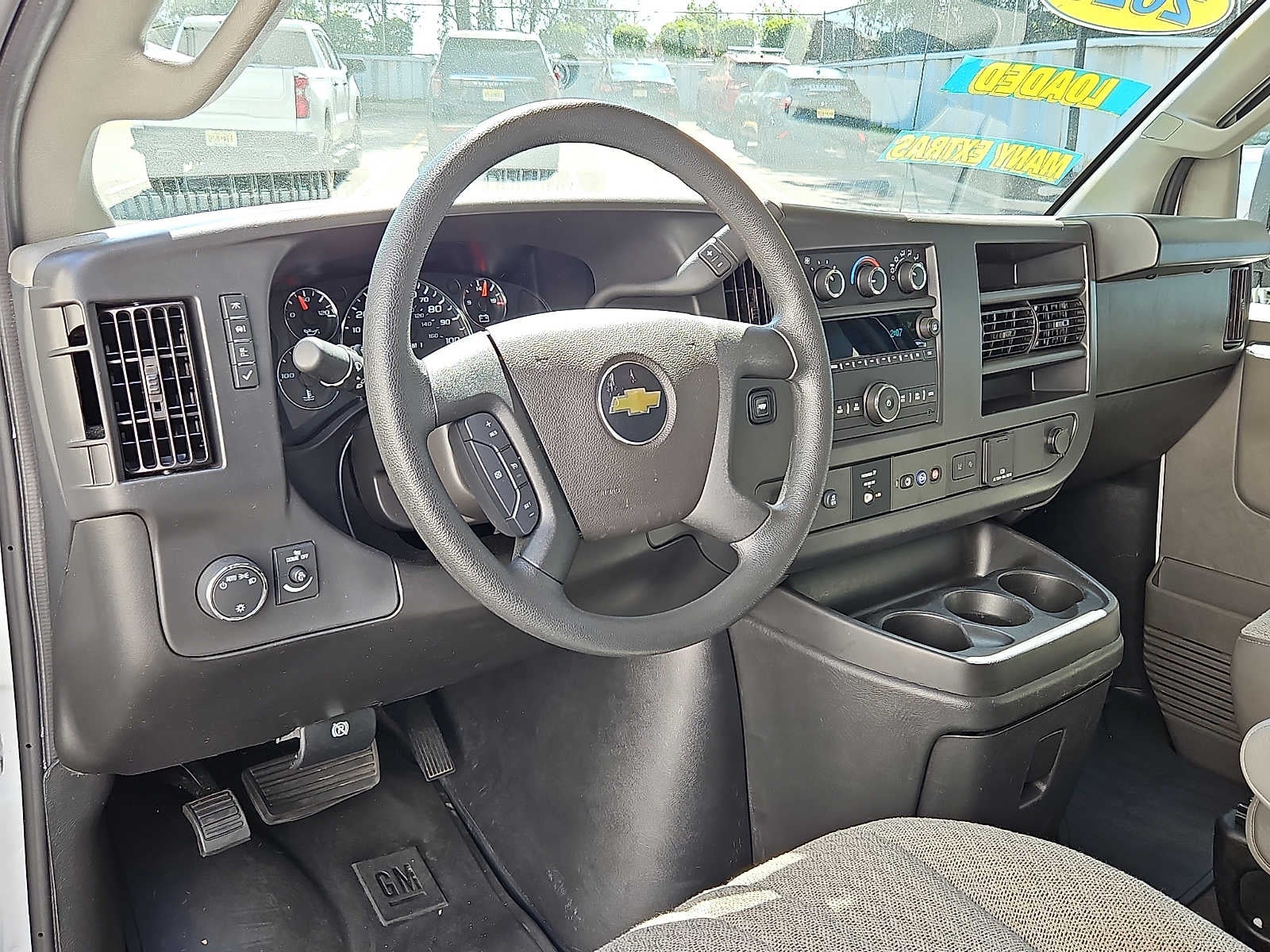 2025 Chevrolet Express Passenger 1LT
