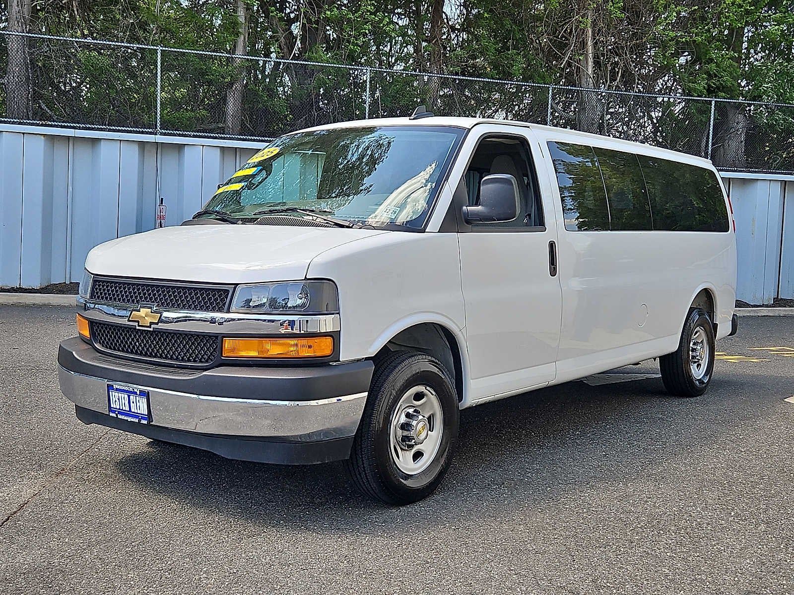 2025 Chevrolet Express Passenger 1LT