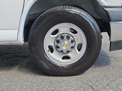 2025 Chevrolet Express Passenger 1LT