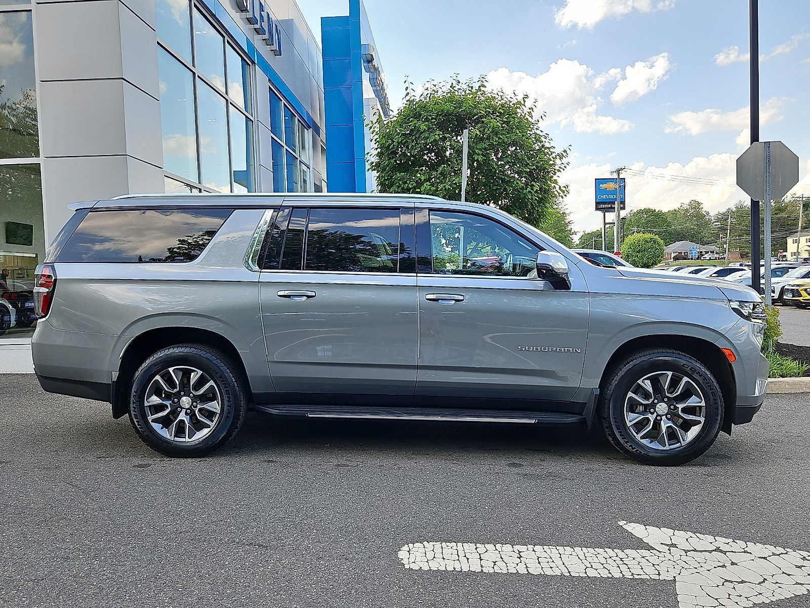 2023 Chevrolet Suburban LT