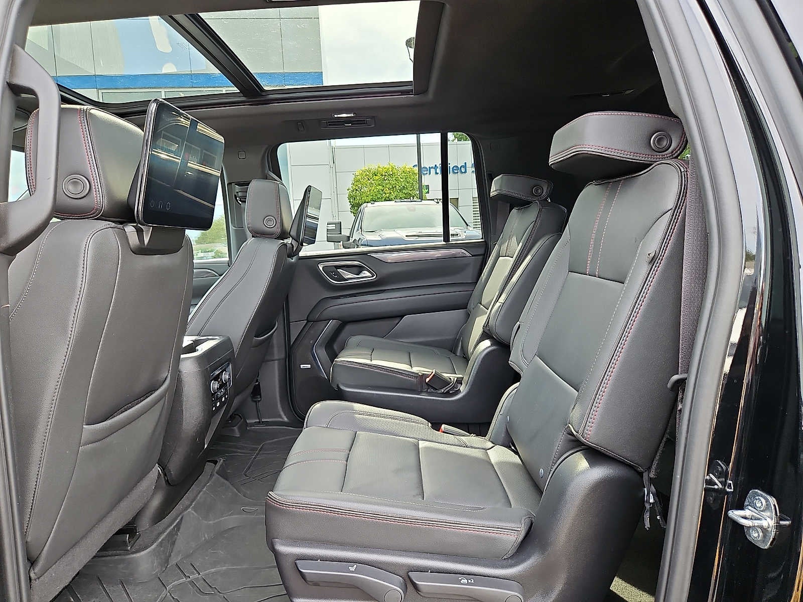 2024 Chevrolet Suburban RST
