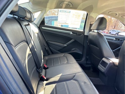 2017 Volkswagen Passat R-Line w/Comfort Pkg