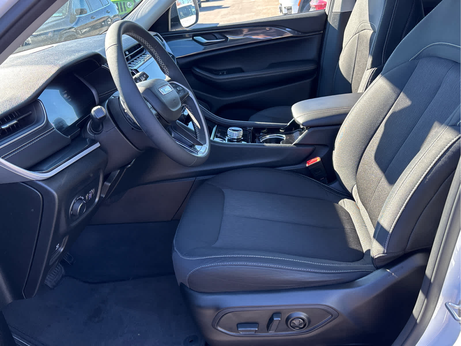 2023 Jeep Grand Cherokee Laredo