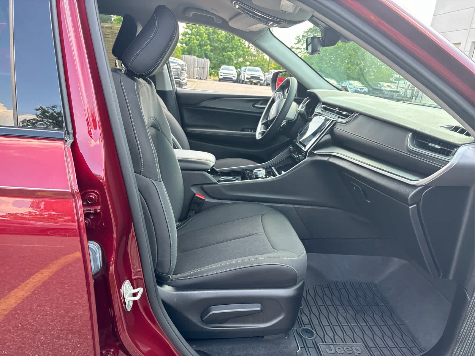2023 Jeep Grand Cherokee L Laredo