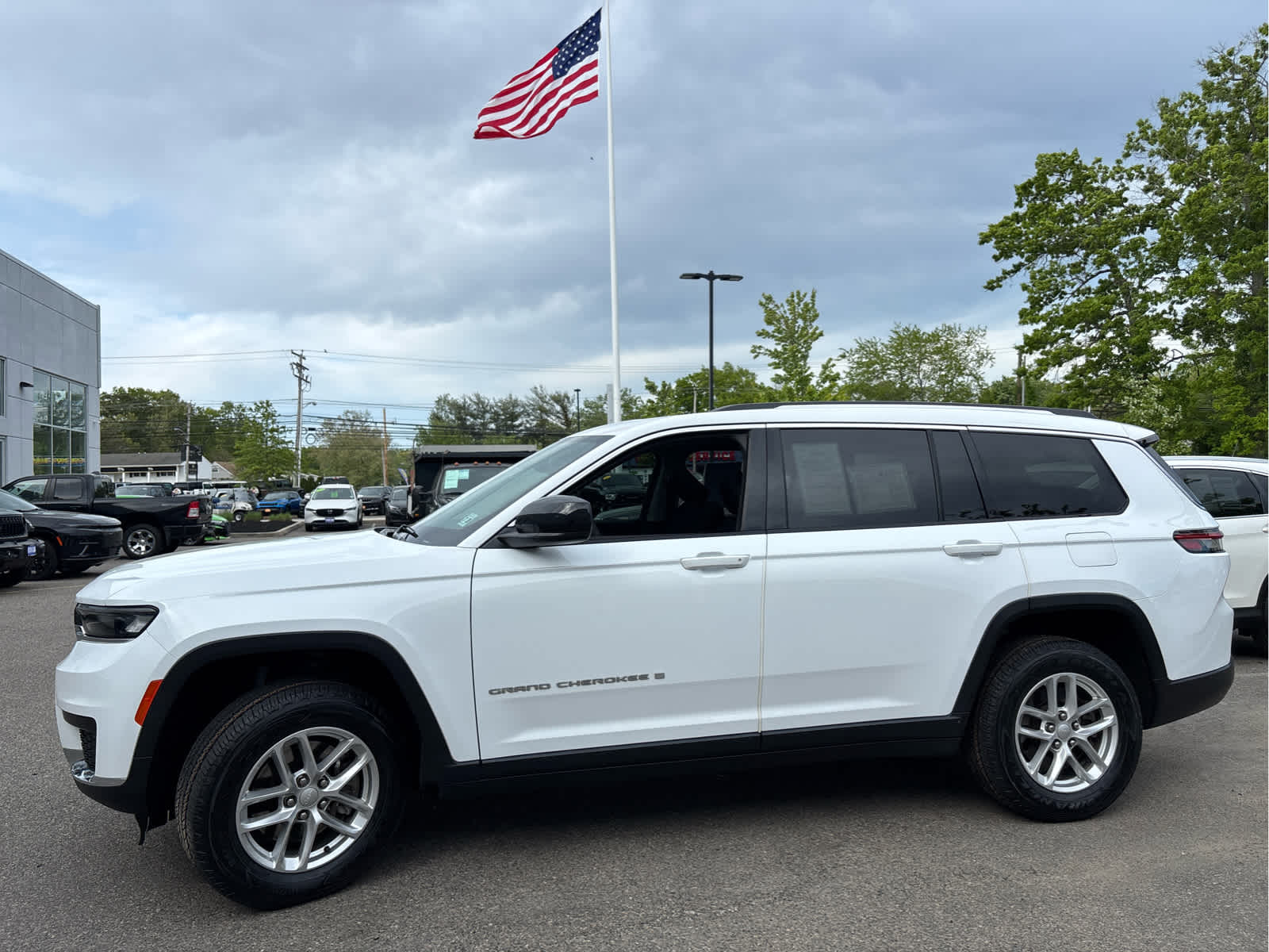 2023 Jeep Grand Cherokee L Laredo