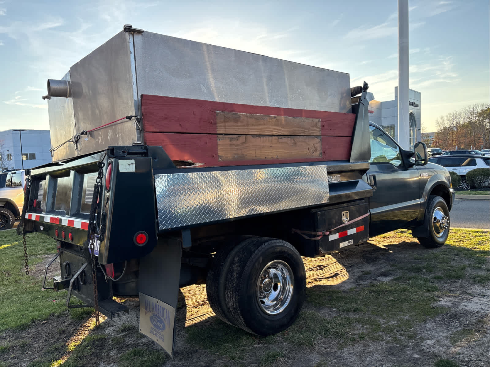2004 Ford Super Duty F-350 DRW XL