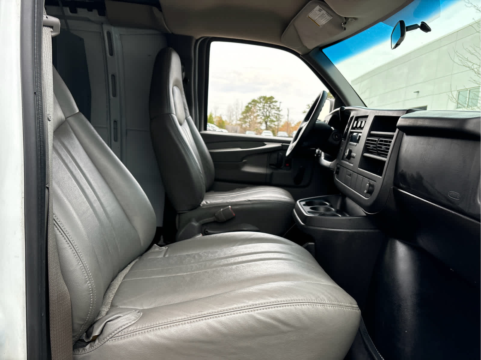 2009 Chevrolet Express Cargo Van RWD 1500 135"