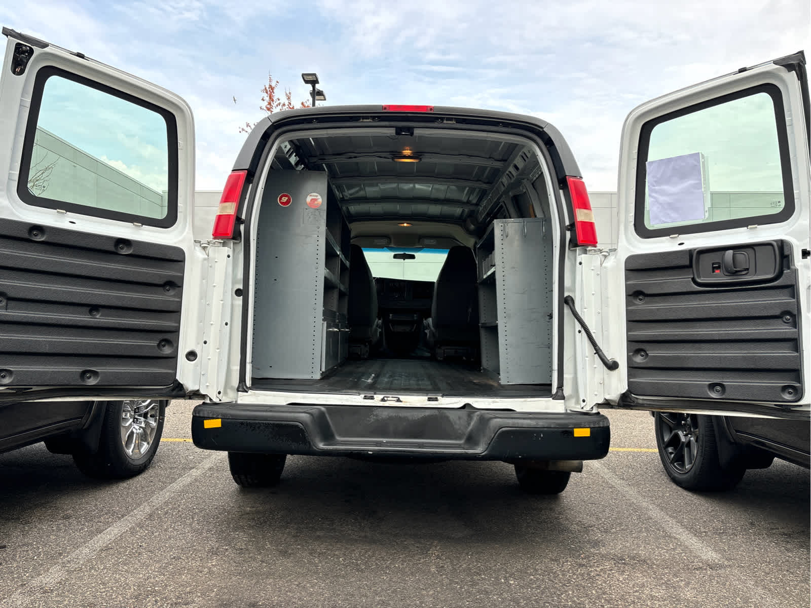 2009 Chevrolet Express Cargo Van RWD 1500 135"