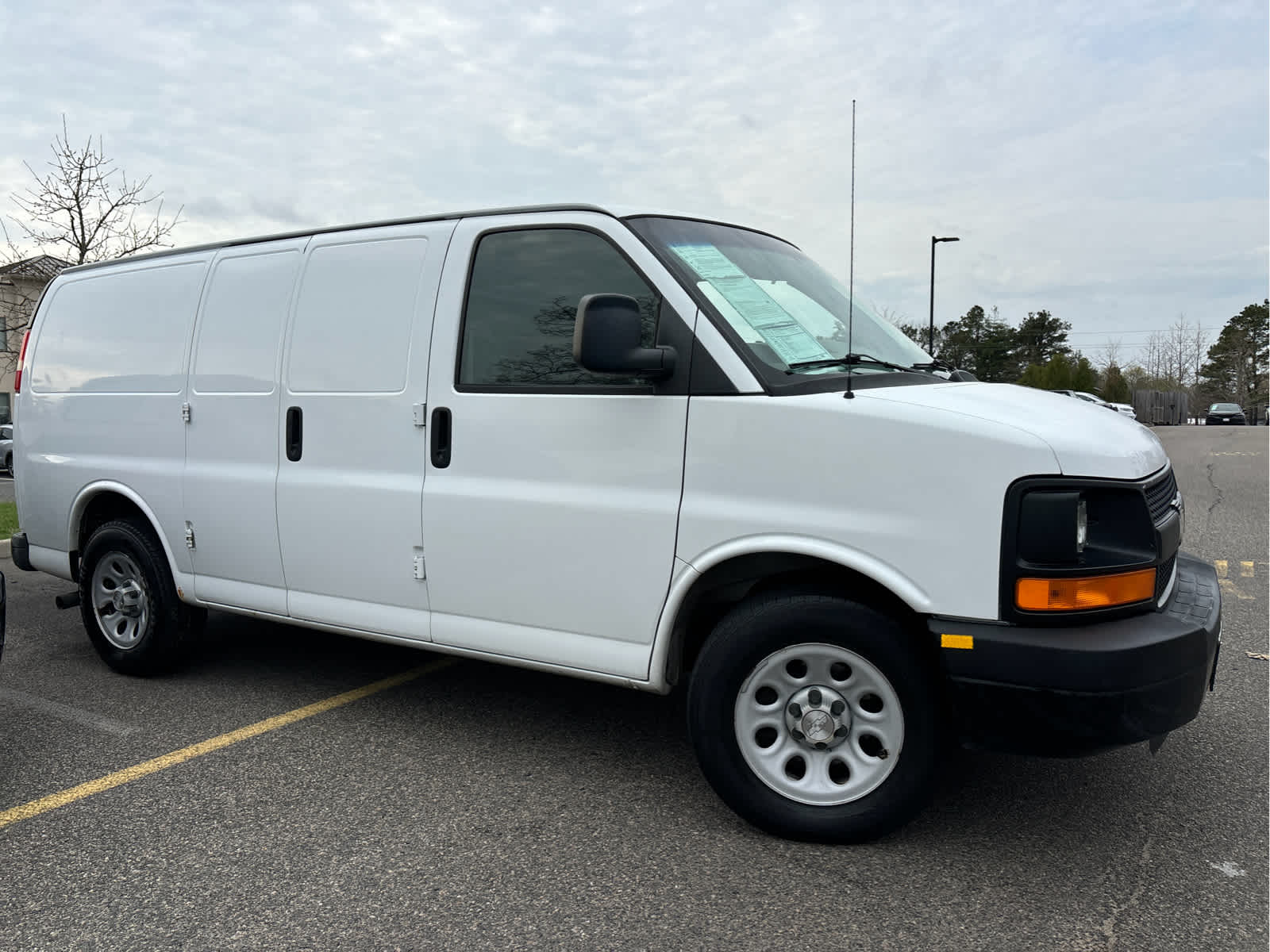 2009 Chevrolet Express Cargo Van RWD 1500 135"