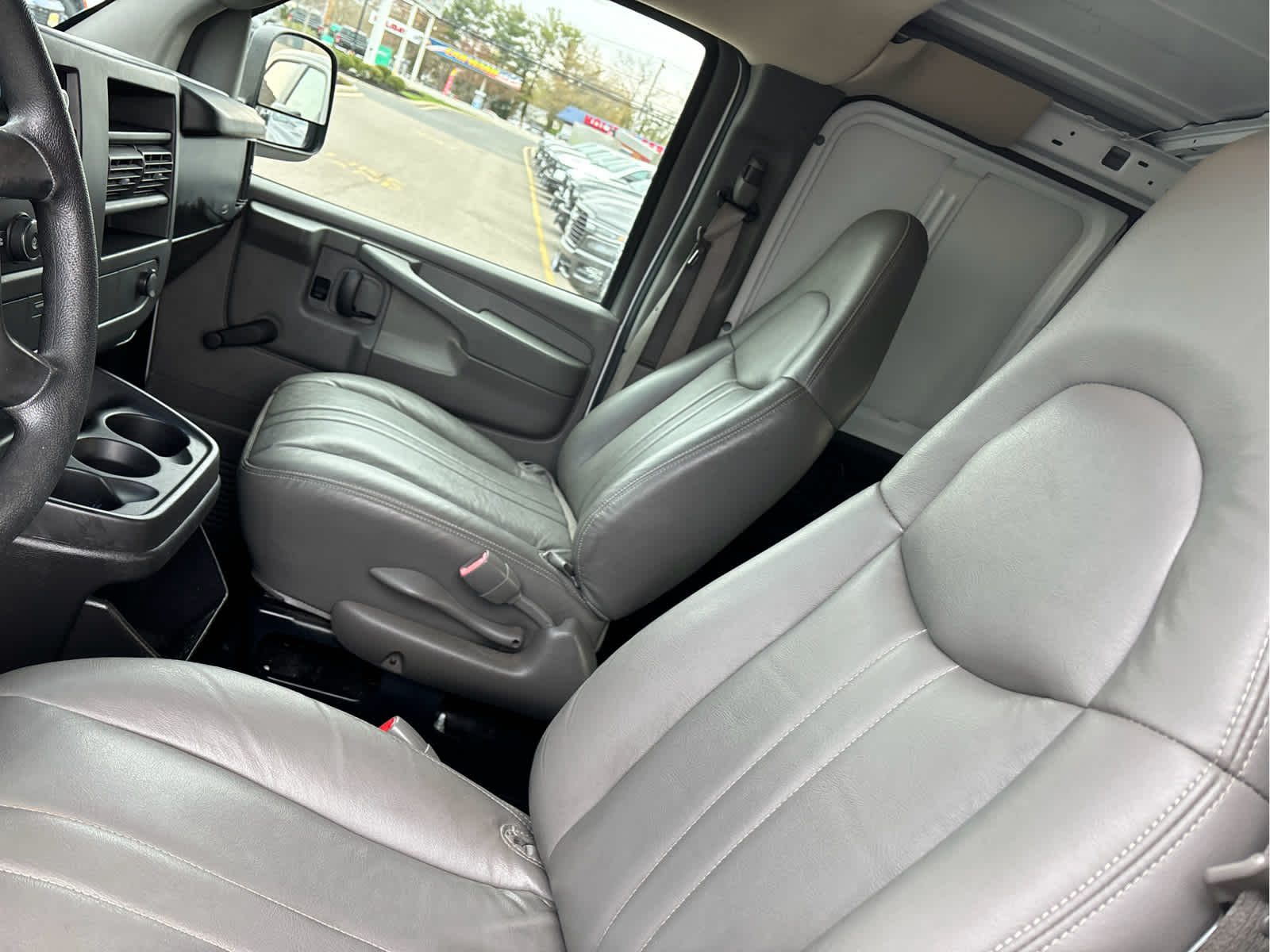 2009 Chevrolet Express Cargo Van RWD 1500 135"