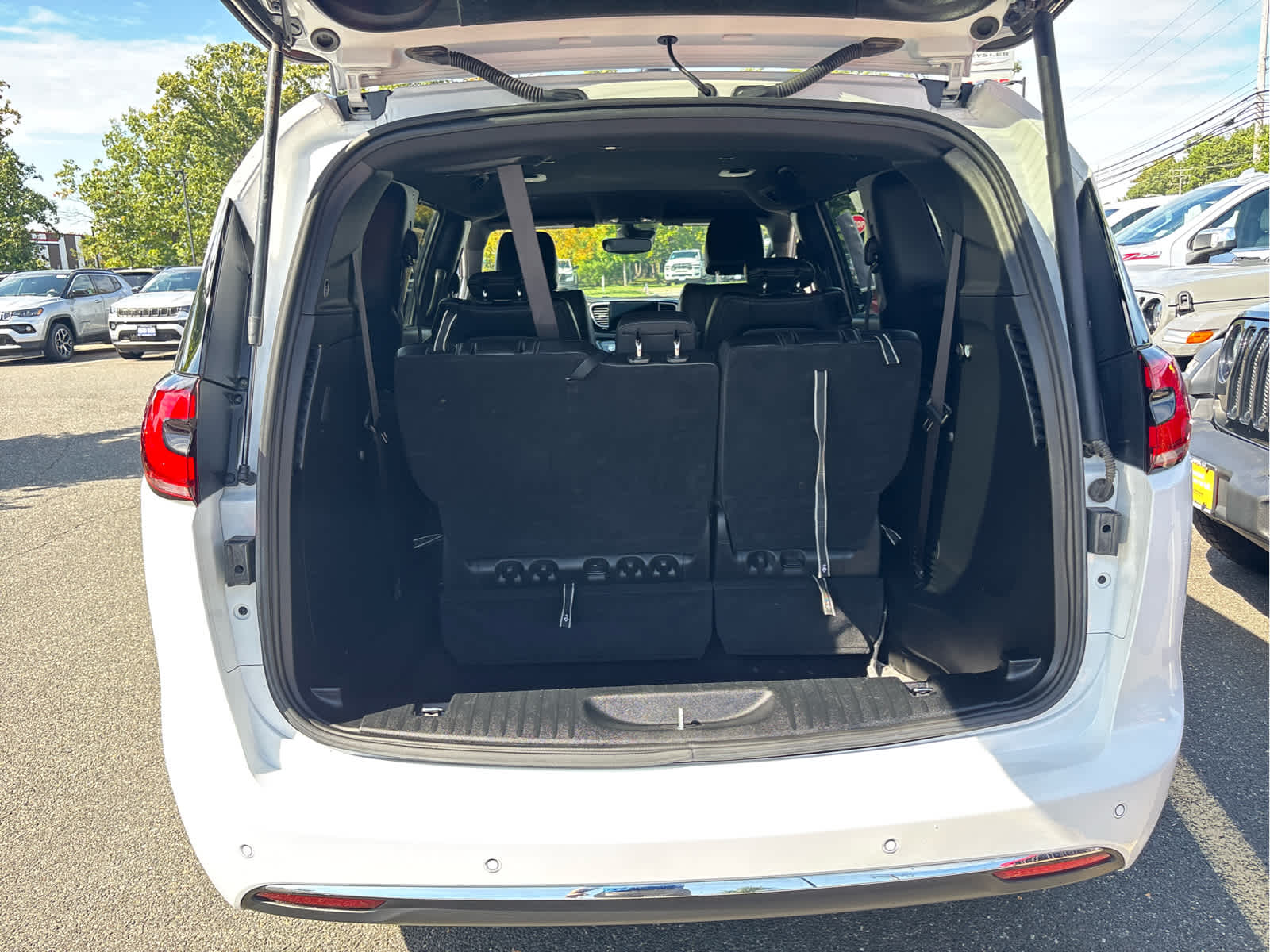 2025 Chrysler Pacifica Select