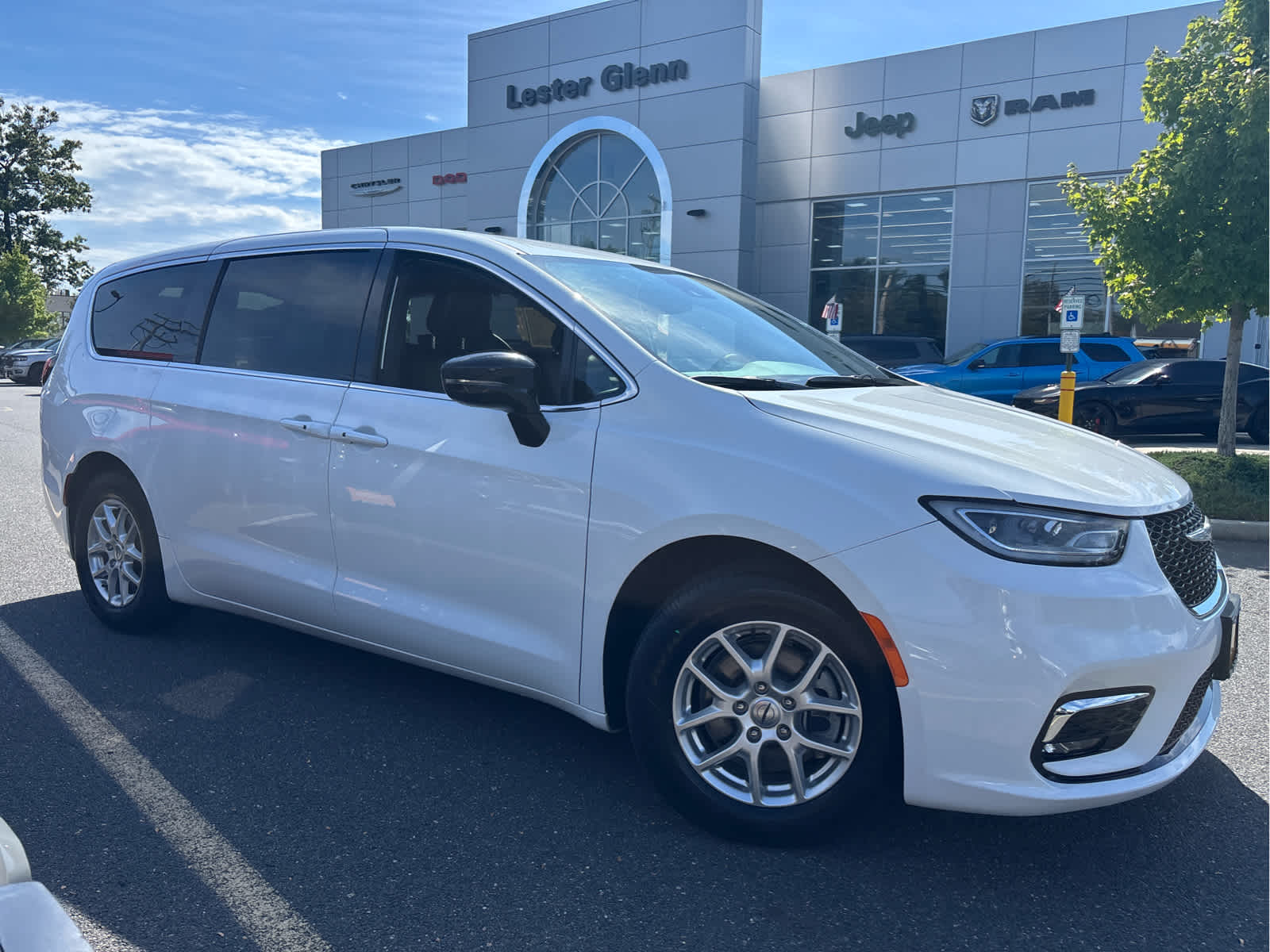 2025 Chrysler Pacifica Select