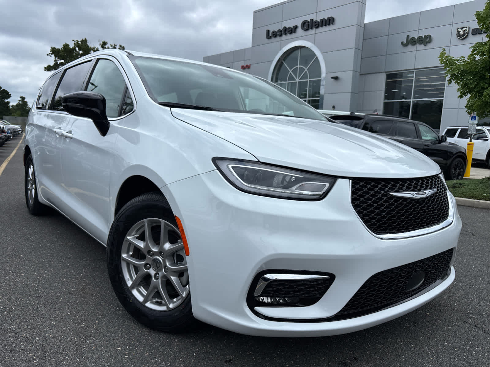 2024 Chrysler Pacifica Touring L
