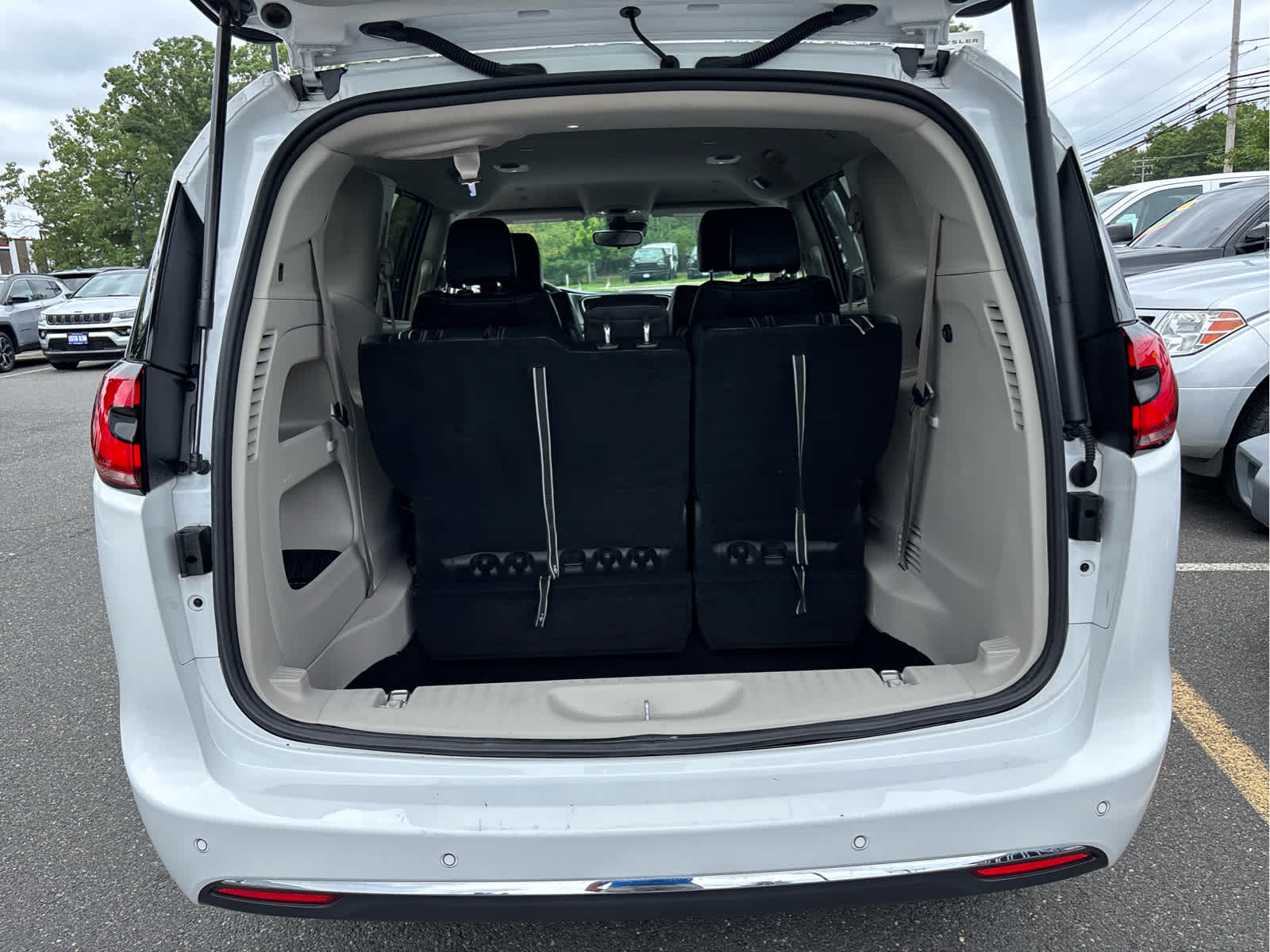 2024 Chrysler Pacifica Touring L