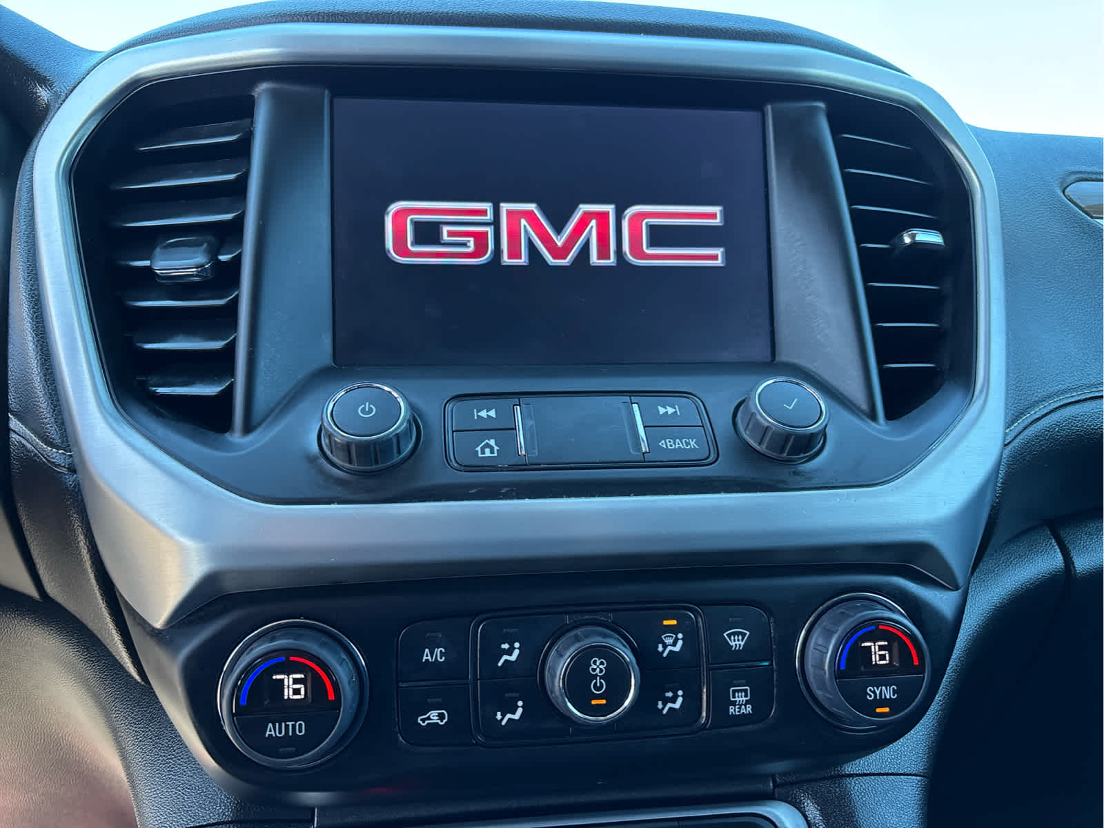 2023 GMC Acadia SLE