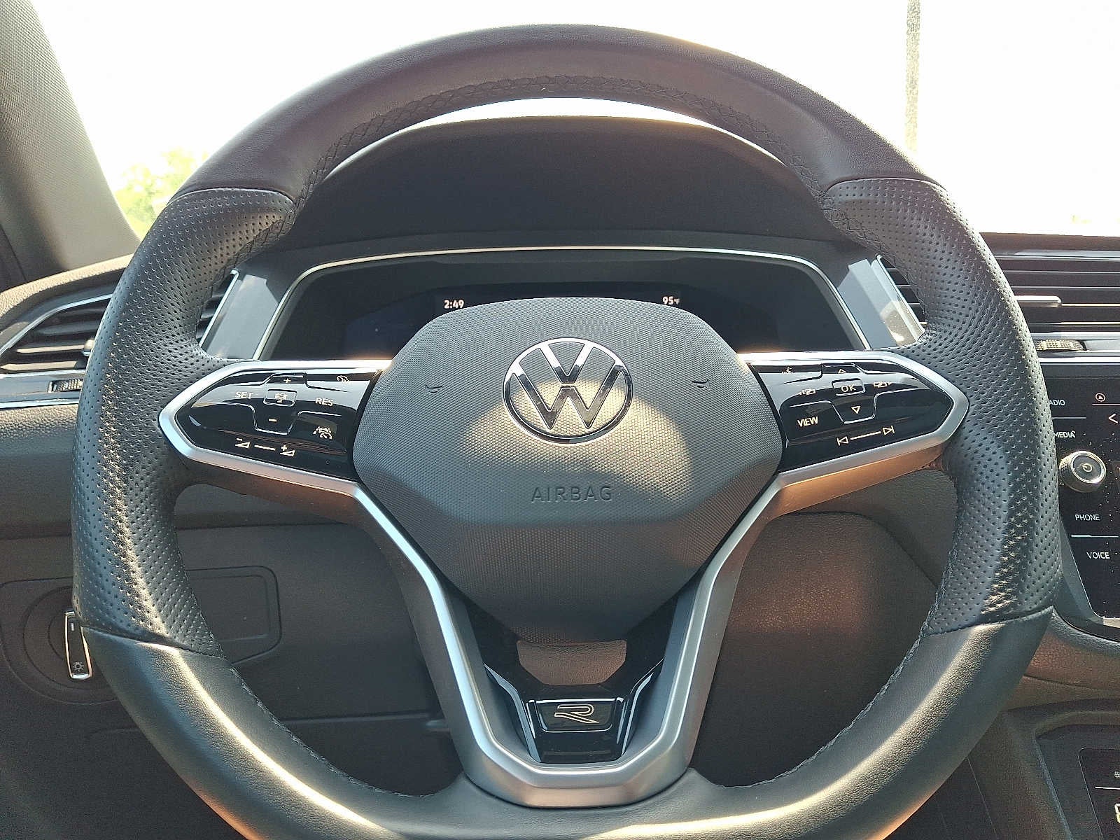 2023 Volkswagen Tiguan SE R-Line Black