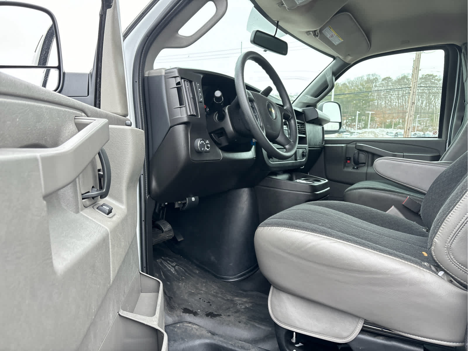 2024 Chevrolet Express Cargo Van RWD 2500 135"