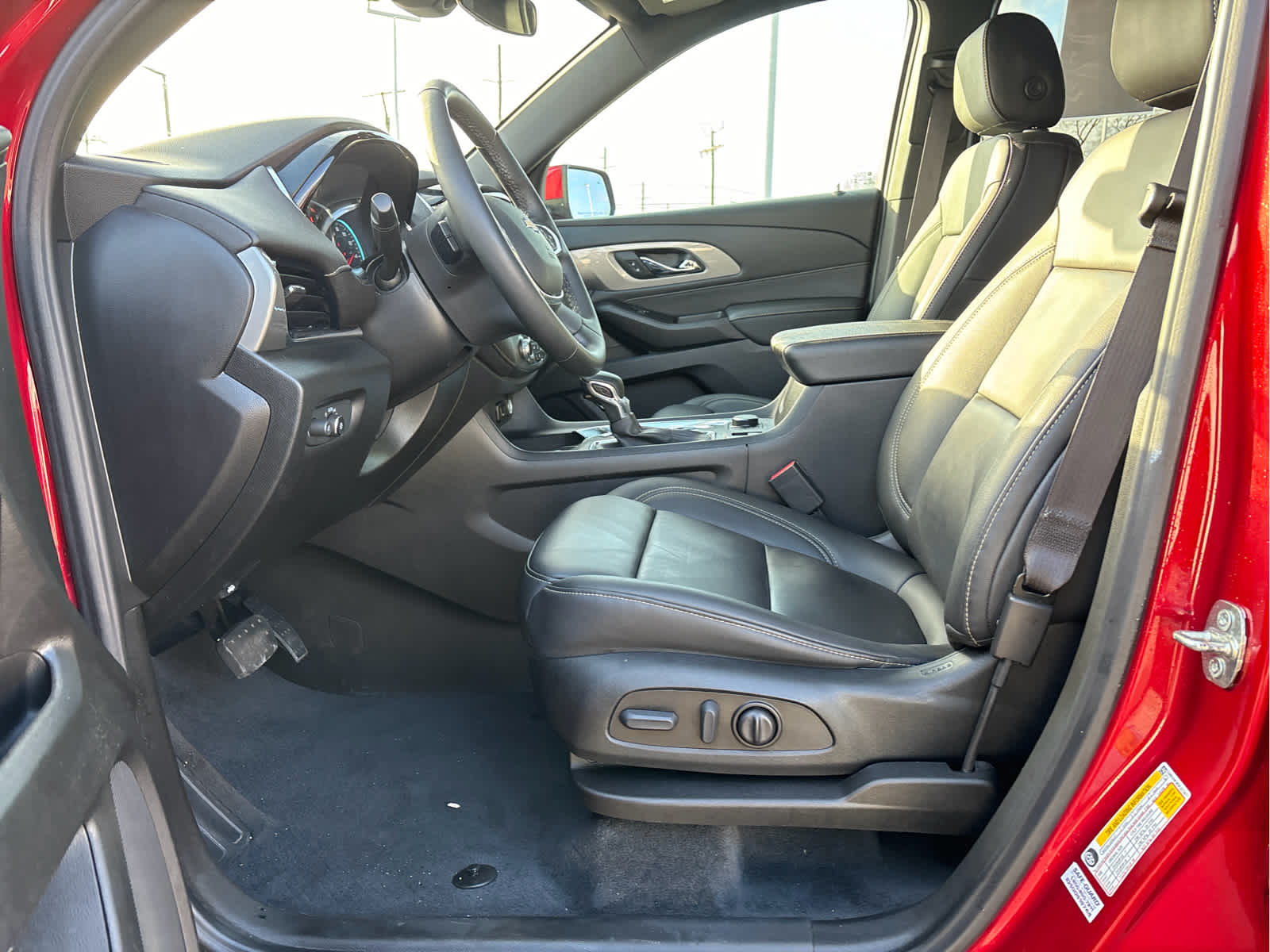 2023 Chevrolet Traverse LT Leather