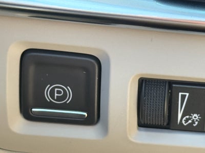 2023 Cadillac XT4 AWD Premium Luxury