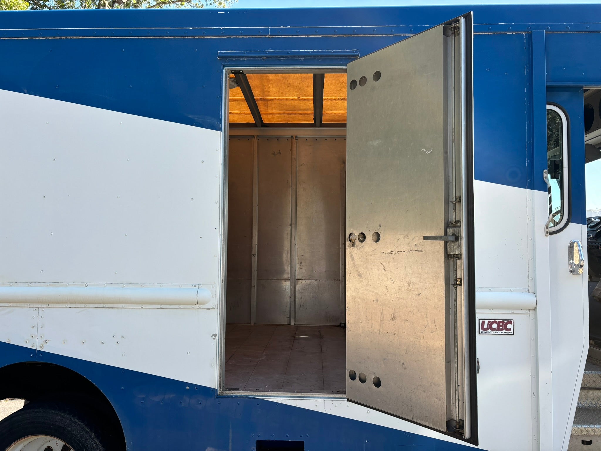 2004 Freightliner MT45 STEP VAN