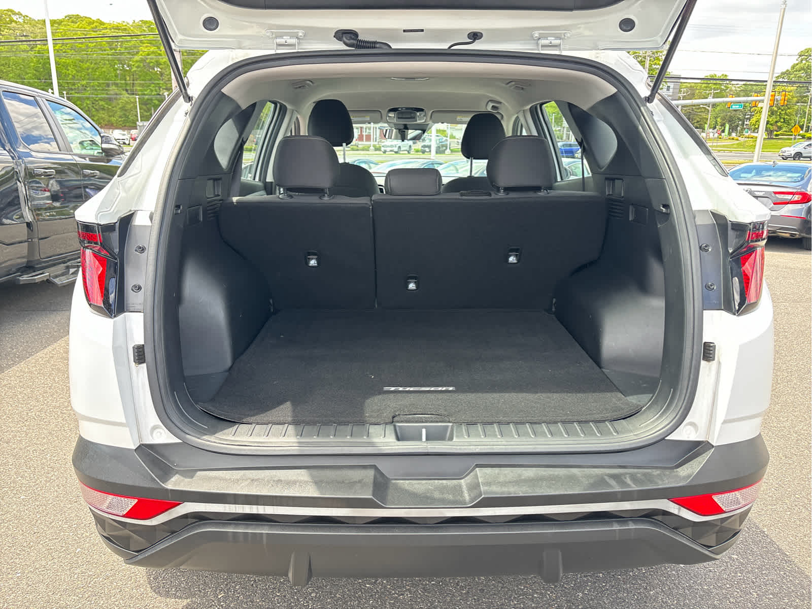 2023 Hyundai TUCSON SE