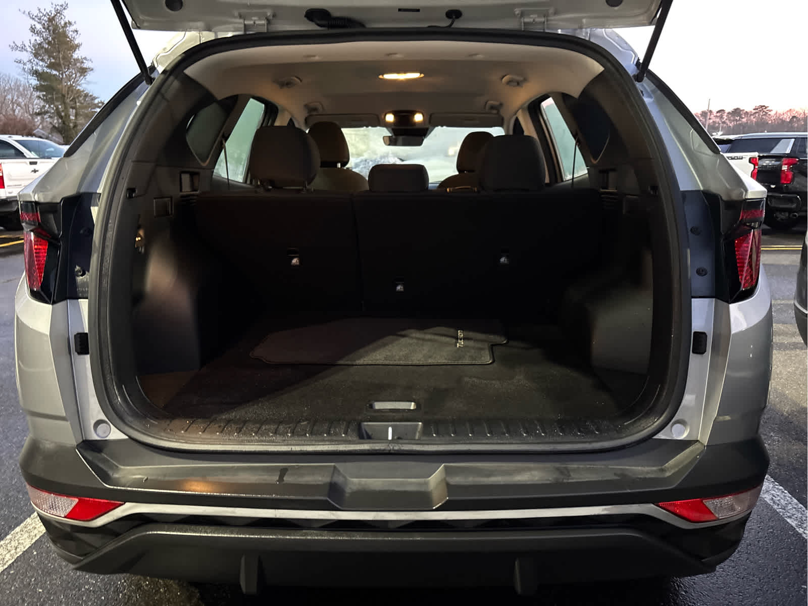 2023 Hyundai TUCSON SE