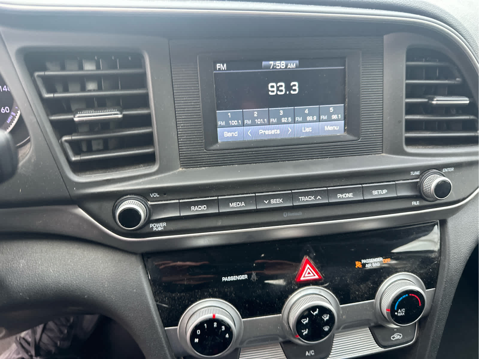 2019 Hyundai ELANTRA SE