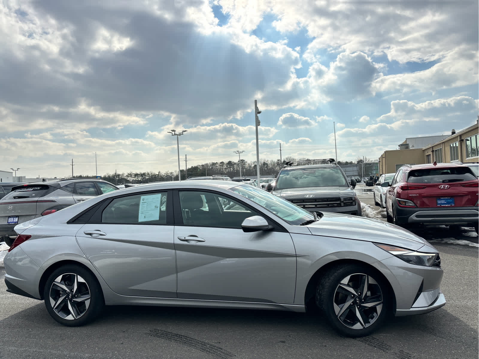 2023 Hyundai ELANTRA SEL